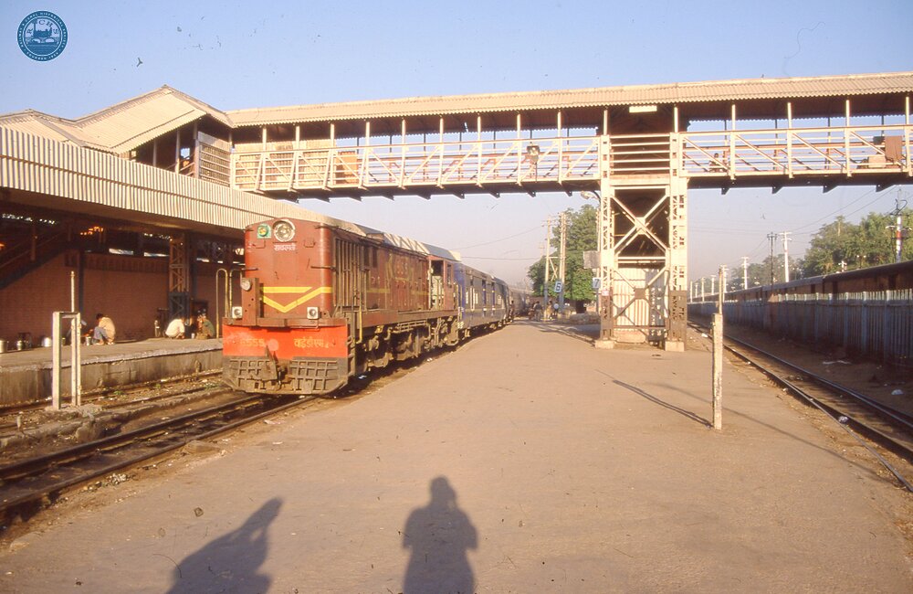 Desel electric metre-gauge Co-Co locomotive YDM-4 No 6555. Jaipur 7 November 2000.