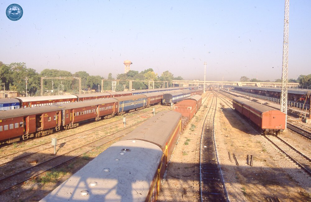 325024E Carriage sidings adjacent to station. Jaipur. 07 November 2000
