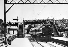 Wandsworth Road Station (ATL @ 6m 52ch). Overhead Electric Multiple Unit c.1915 (Ref: 010082)