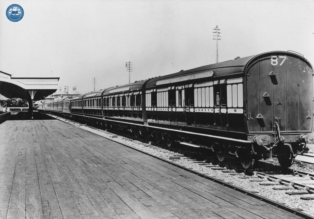 LB&SCR Express Train Set No. 87.