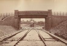 LBSCR. St Margaret's Junction, looking south. Queen’s Road Overbridge No 876 (HGG1 @ 29m 41ch) (Ref: 030711)