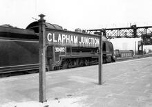 Clapham Junction Station - Nameboard style 4 ( BML1 @ 3m 74ch) (Ref: 030098)