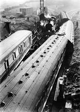 Gloucester Road Junction. (VTB1 @ 9m 59ch) Collision between EMU and parcels train. 4 March 1958. (Ref: 030873)