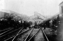 Salisbury Station 1 July 1906. (BAE1 @ 83m 43ch). Extent of wreckage after high-speed de-railment. (Ref: 030845)