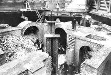 Waterloo Station (BML1 @ 0m 5ch). Rebuilding the Station 1909-1922. Building the foundations for the Victory Arch (Ref: 030469)