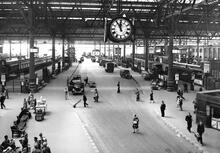 Waterloo Station 1945. Concourse, taxi road and platforms 11 and 12. (BML1 @ 0m 5ch). (Ref: 030543)