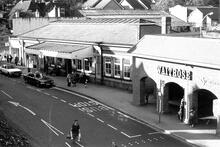 Caterham Station Frontage November 1985  (PAT @ 19m 70ch) (030079)