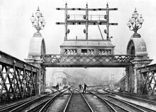 Hungerford Bridge, Signal Box and Approach to Charing Cross Station (XTD 0m 20ch) (Ref: 031622)