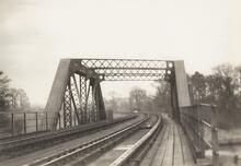 Shalford bridge over the River Wey (RSJ @ 41m 33ch), near Guildford. Looking south. 1948 (Ref: 030603)