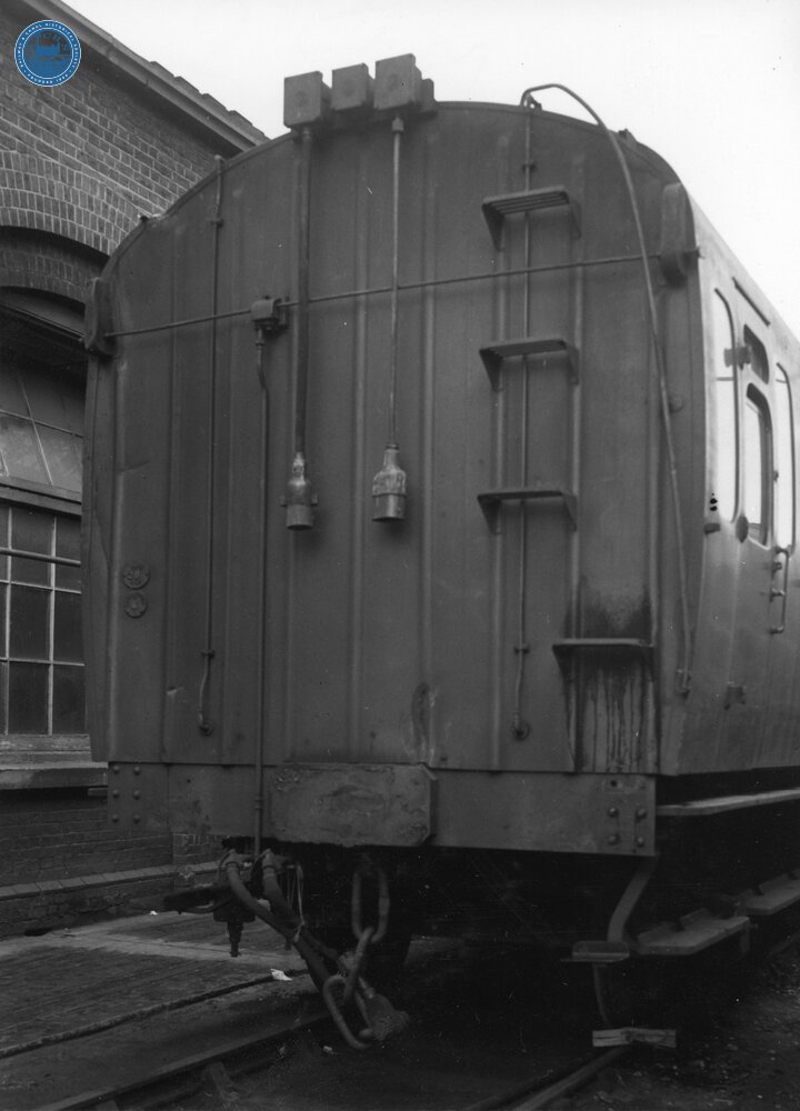 SR Non corridor coach end.