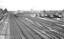 325047E   Wimbledon down train