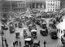 London. A multitude of motor buses and other vehicles at the junction of The Strand, Whitehall and Trafalgar Square 1922. (Ref: 031566)