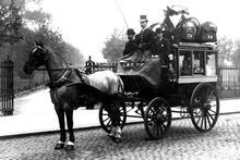 London & North Western Railway Small Horse Bus at Euston 16 June 1898. (Ref: 031565)