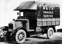 Midland & Great Northern Railway - Morris Commercial Parcels Van 1920s. (Ref: 031564)